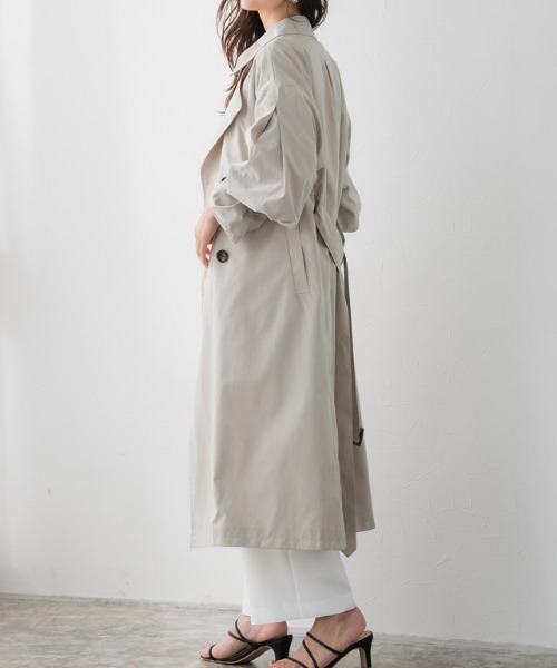 Pierrot（ピエロ）の「キャンディースリーブ袖山タックトレンチコート（トレンチコート・レディース・ブルー/アイボリー/グレイッシュベージュ・M）」の13枚目の写真