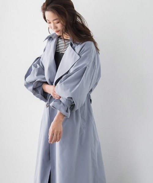 Pierrot（ピエロ）の「キャンディースリーブ袖山タックトレンチコート（トレンチコート・レディース・ブルー/アイボリー/グレイッシュベージュ・M）」の8枚目の写真