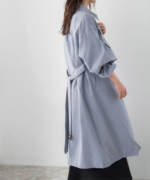 Pierrot（ピエロ）の「キャンディースリーブ袖山タックトレンチコート（トレンチコート・レディース・ブルー/アイボリー/グレイッシュベージュ・M）」の15枚目の写真