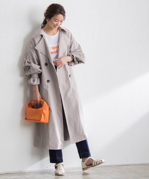 Pierrot（ピエロ）の「キャンディースリーブ袖山タックトレンチコート（トレンチコート・レディース・ブルー/アイボリー/グレイッシュベージュ・M）」の5枚目の写真
