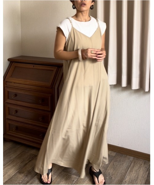 Ritzy（リッツィー）の「華奢ストラップ。ロングキャミワンピース（ワンピース・レディース・ブラック/ブルー/カーキ/ベージュ・M/L）」の3枚目の写真