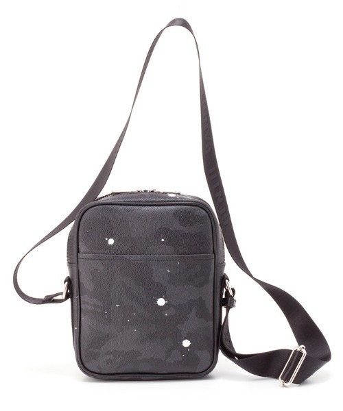 GENTIL BANDIT(ジャンティバンティ)の「GENTIL BANDIT(ジャンティバンティ)クロスボディバッグ(ショルダーバッグ・メンズ・ブラック/チャコール・FREE)」の2枚目の写真