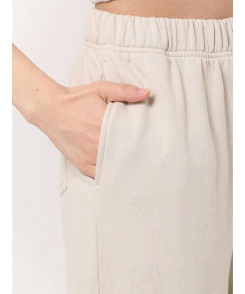 GYDA（ジェイダ）の「【セットアップ着用可】SUNGLASSES PATCHワイドルーズスウェットパンツ（スウェットパンツ・レディース・ブラック/ベージュ/アイボリー/グリーン・FREE）」の9枚目の写真