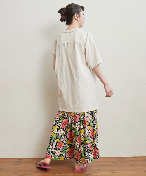 CHILD WOMAN（チャイルドウーマン）の「オーガニック天竺 フットボール BIG5分袖Tシャツ（Tシャツ/カットソー・レディース・アイボリー/オレンジ/ネイビー/ブラウン・FREE）」の10枚目の写真