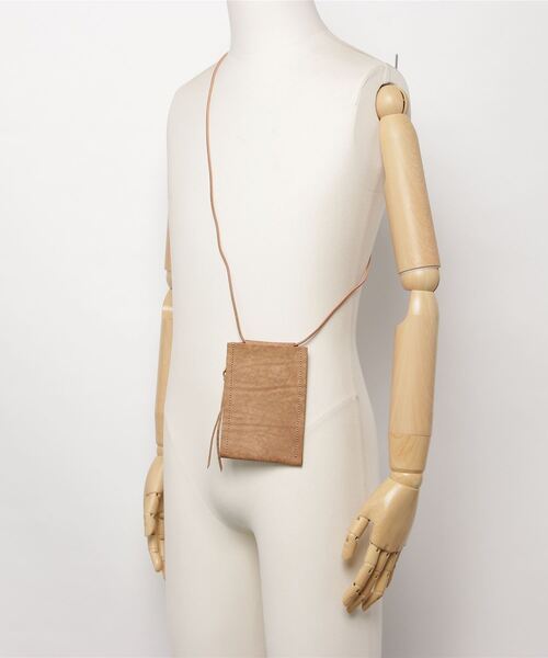 Uncut Bound（アンカットバウンド）の「Dono(ドーノ) LEATHET SACOCHE SGF（ショルダーバッグ・レディース・ベージュ・FREE）」の2枚目の写真