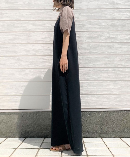 Q（キュー）の「キャミサロペット（サロペット/オーバーオール・レディース・ブラック/ベージュ・MEDIUM）」の4枚目の写真