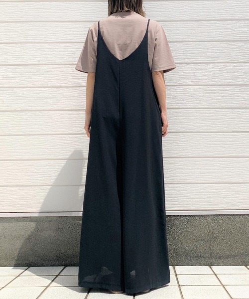 Q（キュー）の「キャミサロペット（サロペット/オーバーオール・レディース・ブラック/ベージュ・MEDIUM）」の5枚目の写真