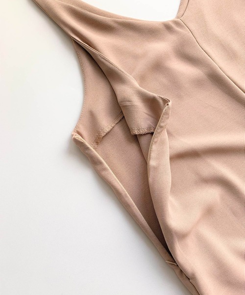 Q（キュー）の「キャミサロペット（サロペット/オーバーオール・レディース・ブラック/ベージュ・MEDIUM）」の6枚目の写真