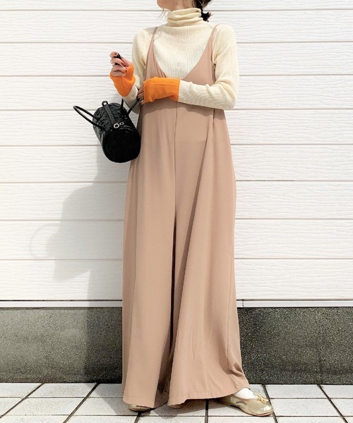 Q（キュー）の「キャミサロペット（サロペット/オーバーオール・レディース・ブラック/ベージュ・MEDIUM）」の20枚目の写真