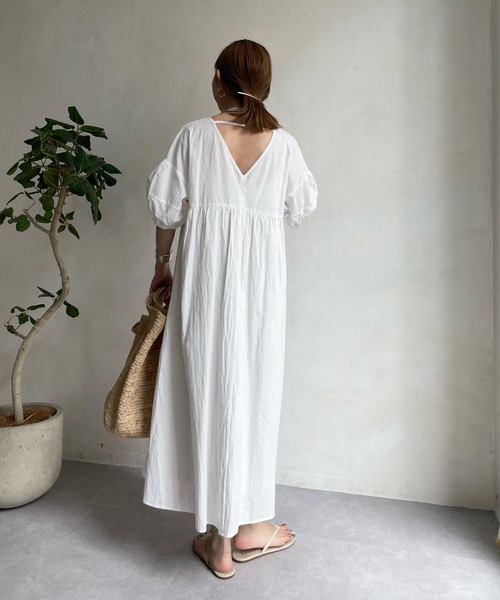 DouDou（ドゥドゥ）の「【WEB限定】Vネック切替ギャザーワンピース（ワンピース・レディース・オフホワイト/チャコールグレー・FREE）」の13枚目の写真