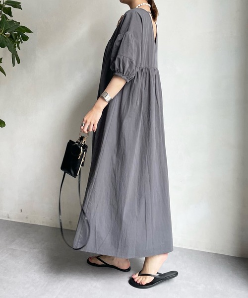 DouDou（ドゥドゥ）の「【WEB限定】Vネック切替ギャザーワンピース（ワンピース・レディース・オフホワイト/チャコールグレー・FREE）」の21枚目の写真