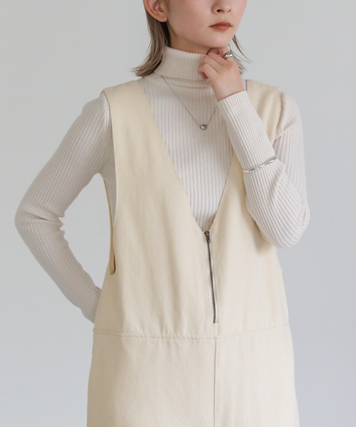 select MOCA(セレクトモカ)の「2022 AW Vネックファスナーサロペット(サロペット/オーバーオール・レディース・ブラック/アイボリー・FREE)」の9枚目の写真