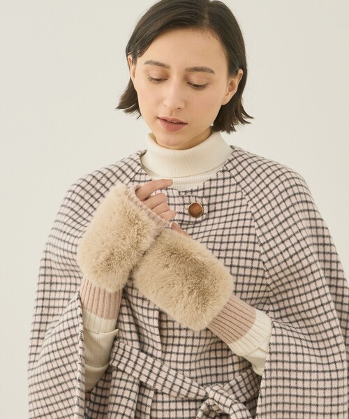 ANAYI(アナイ)の「フェイクファー配色ニットグローブ(手袋・レディース・ベージュ/ピンクベージュ・FREE)」の22枚目の写真