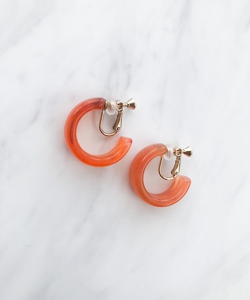 TIMELESS&THREE(タイムレスアンドスリー)の「アクリルフープスクリューイヤリング(イヤリング・レディース・ホワイト/ブラウン/イエロー/オレンジ・FREE)」の18枚目の写真