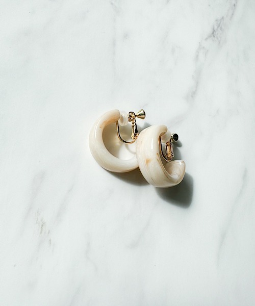 ★MISSOMA★ クラシック トンネル ラージ フープ イヤリング セール】アクリルフープスクリューイヤリング(イヤリング