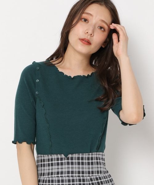 mysty woman(ミスティウーマン)の「ショルダーボタンメロープルオーバー 157099(Tシャツ/カットソー・レディース・オフホワイト/ブラック/グリーン・FREE)」の3枚目の写真