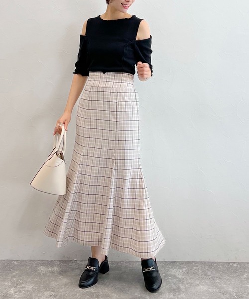 mysty woman(ミスティウーマン)の「ショルダーボタンメロープルオーバー 157099(Tシャツ/カットソー・レディース・オフホワイト/ブラック/グリーン・FREE)」の21枚目の写真