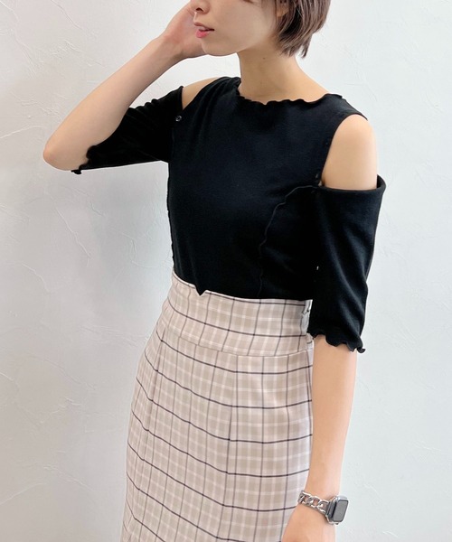 mysty woman(ミスティウーマン)の「ショルダーボタンメロープルオーバー 157099(Tシャツ/カットソー・レディース・オフホワイト/ブラック/グリーン・FREE)」の22枚目の写真