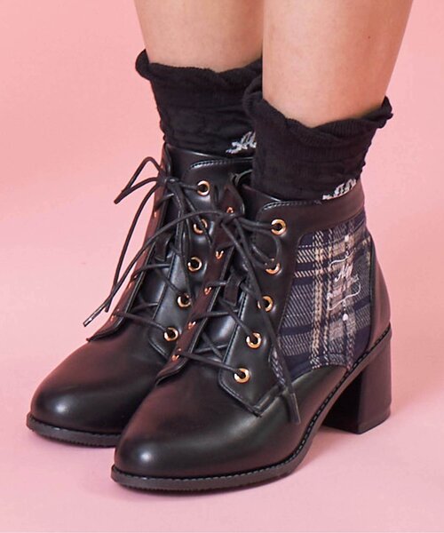 algy(アルジー)の「レースアップヒールショートブーツ(ブーツ・キッズ・ベージュ/ネイビー・23/22/20/24/21)」の2枚目の写真