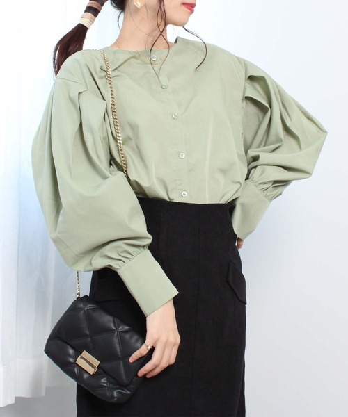 toucher du brise（トゥシェドブリーズ）の「【前後で着られる】２ＷＡＹ ボリュームスリーブ ブラウス（シャツ/ブラウス・レディース・ブラック/ベージュ/オフホワイト/ブルー・M/L）」の4枚目の写真