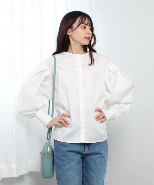 toucher du brise（トゥシェドブリーズ）の「【前後で着られる】２ＷＡＹ ボリュームスリーブ ブラウス（シャツ/ブラウス・レディース・ブラック/ベージュ/オフホワイト/ブルー・M/L）」の7枚目の写真