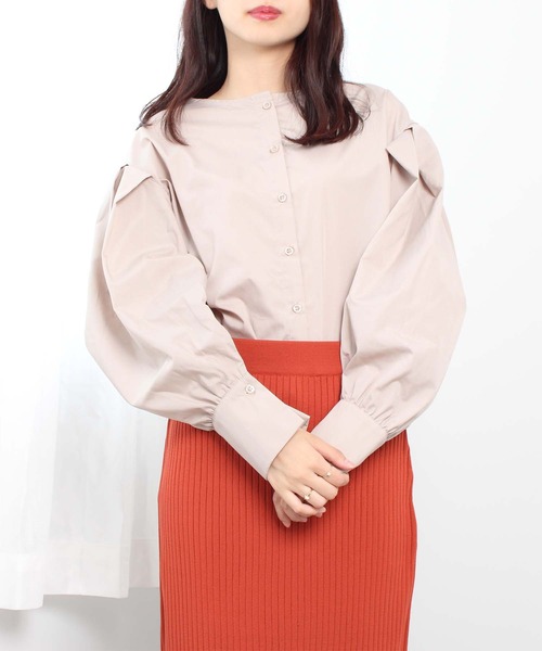 toucher du brise（トゥシェドブリーズ）の「【前後で着られる】２ＷＡＹ ボリュームスリーブ ブラウス（シャツ/ブラウス・レディース・ブラック/ベージュ/オフホワイト/ブルー・M/L）」の11枚目の写真