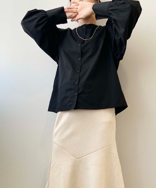toucher du brise（トゥシェドブリーズ）の「【前後で着られる】２ＷＡＹ ボリュームスリーブ ブラウス（シャツ/ブラウス・レディース・ブラック/ベージュ/オフホワイト/ブルー・M/L）」の21枚目の写真
