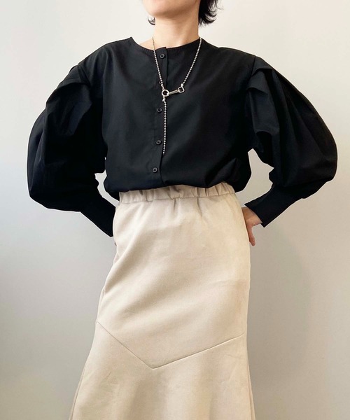 toucher du brise（トゥシェドブリーズ）の「【前後で着られる】２ＷＡＹ ボリュームスリーブ ブラウス（シャツ/ブラウス・レディース・ブラック/ベージュ/オフホワイト/ブルー・M/L）」の20枚目の写真