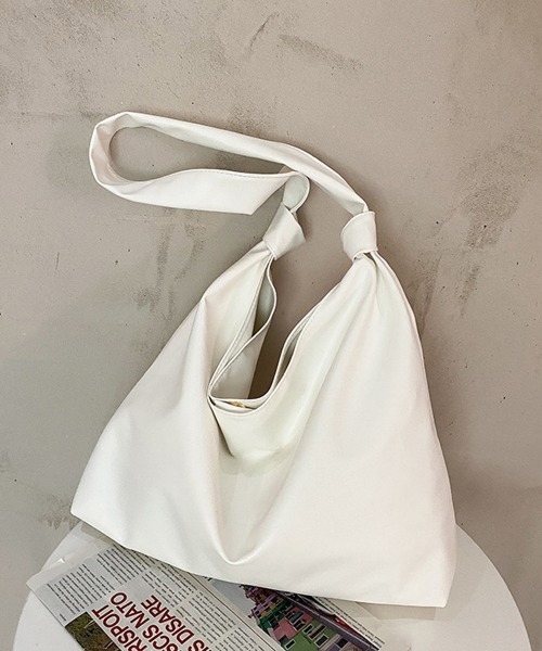 NEW GENTLEMAN(ニュージェントルマン)の「くったりショルダー ノエルバッグ(ショルダーバッグ・メンズ・ホワイト/ブラック/ベージュ/モカ・FREE)」の2枚目の写真