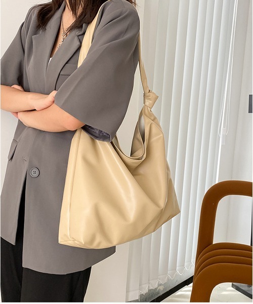 NEW GENTLEMAN(ニュージェントルマン)の「くったりショルダー ノエルバッグ(ショルダーバッグ・メンズ・ホワイト/ブラック/ベージュ/モカ・FREE)」の16枚目の写真