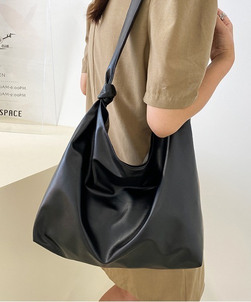 NEW GENTLEMAN(ニュージェントルマン)の「くったりショルダー ノエルバッグ(ショルダーバッグ・メンズ・ホワイト/ブラック/ベージュ/モカ・FREE)」の15枚目の写真