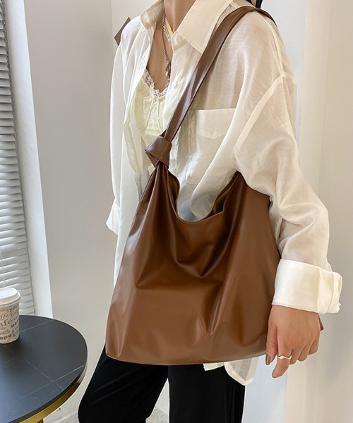 NEW GENTLEMAN(ニュージェントルマン)の「くったりショルダー ノエルバッグ(ショルダーバッグ・メンズ・ホワイト/ブラック/ベージュ/モカ・FREE)」の13枚目の写真