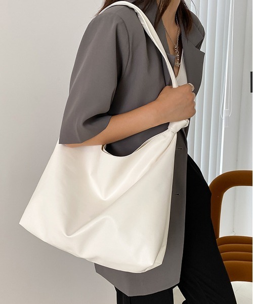 NEW GENTLEMAN(ニュージェントルマン)の「くったりショルダー ノエルバッグ(ショルダーバッグ・メンズ・ホワイト/ブラック/ベージュ/モカ・FREE)」の5枚目の写真