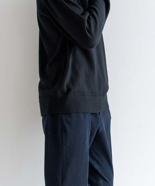 EDIFICE（エディフィス）の「ウール / シルク / カシミア MIX クリスタル モックネック ニット（ニット/セーター・メンズ・ベージュ/ブラック/ボルドー/ライトグレー/パープル・MEDIUM/LARGE/SMALL/X-LARGE）」の20枚目の写真