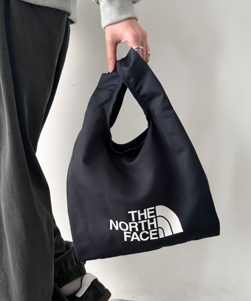 THE NORTH FACE(ザノースフェイス)の「THE NORTH FACE(ザ・ノースフェイス)/軽量 リンド ショッパー バッグ ミニ エコバッグ/LINDO SHOPPER BAG MINI(エコバッグ/サブバッグ・レディース・ブラック/アイボリー/バイオレット/ネイビー/キャメル/レッド/チャコールグレー・FREE)」の3枚目の写真