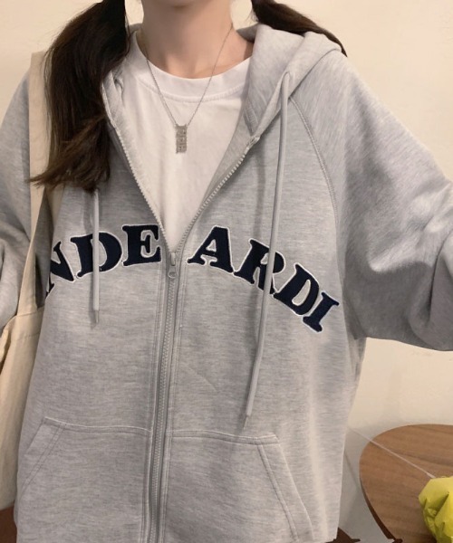 yuue' ( wear )(ユーイ)の「韓国風ビッグシルエット オーバーサイズ ジップアップ パーカー(パーカー・レディース・ブラック/グレー・M/L/XL)」の8枚目の写真
