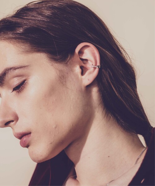 and cloud(アンドクラウド)の「Crow feather Reversible Earcuff(イヤーカフ・レディース・ブラック/シルバー・FREE)」の5枚目の写真