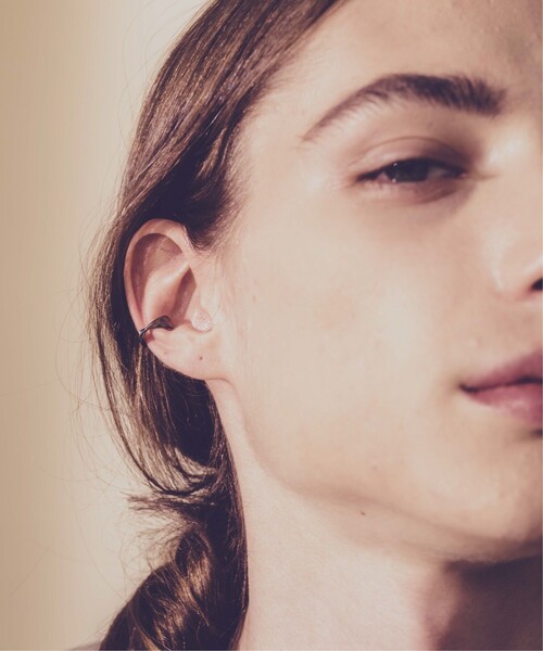 and cloud(アンドクラウド)の「Crow feather Reversible Earcuff(イヤーカフ・レディース・ブラック/シルバー・FREE)」の8枚目の写真