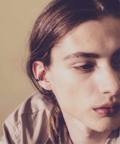 and cloud(アンドクラウド)の「Crow feather Reversible Earcuff(イヤーカフ・レディース・ブラック/シルバー・FREE)」の10枚目の写真