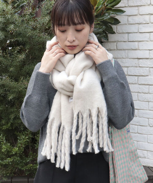 fredy emue（フレディエミュ）の「カラーブークレストール（ストール/ショール・レディース・グリーン/レッド/キナリ/グレイッシュベージュ/ベージュ/ブルー・FREE）」の13枚目の写真