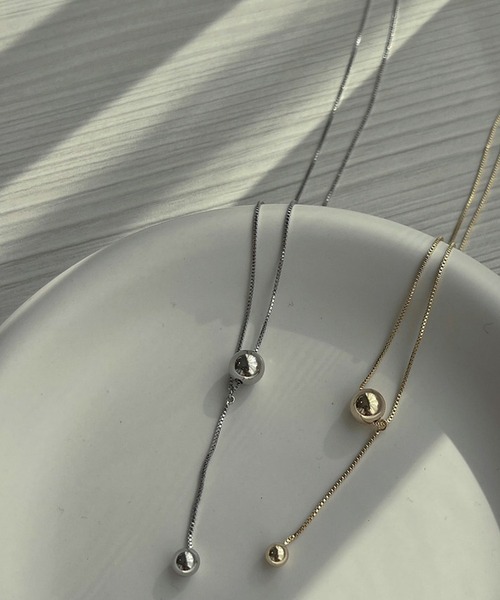 apres jour mignon（アプレジュールミニョン）の「【apresjour mignon×ARIAZ】ボールロングネックレス（ネックレス・レディース・シルバー/ゴールド・ONESIZE）」の3枚目の写真