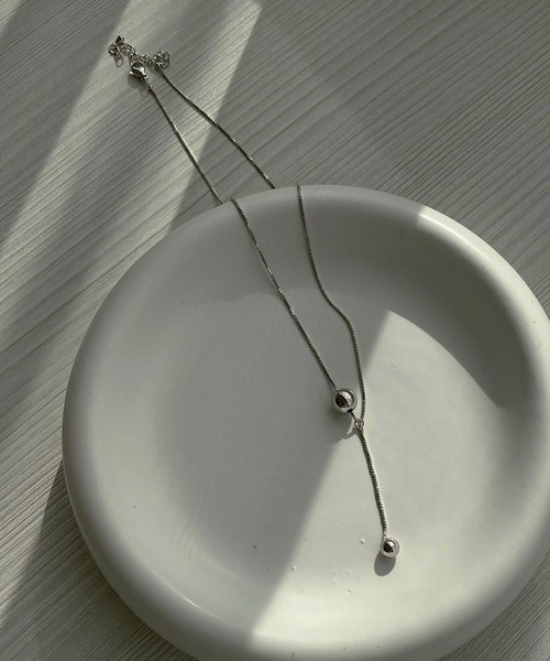 apres jour mignon（アプレジュールミニョン）の「【apresjour mignon×ARIAZ】ボールロングネックレス（ネックレス・レディース・シルバー/ゴールド・ONESIZE）」の7枚目の写真