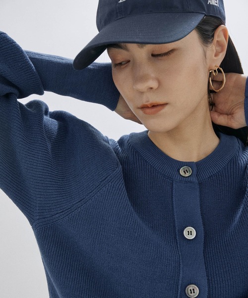 SALON adam et rope'(サロン アダム エ ロペ)の「【手洗い可能】ボリュームスリーブクルーネッククロップドカーディガン(カーディガン/ボレロ・レディース・チャコールグレー/ブルー/ベージュ・FREE)」の4枚目の写真