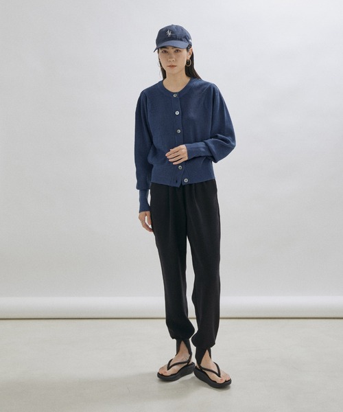 SALON adam et rope'(サロン アダム エ ロペ)の「【手洗い可能】ボリュームスリーブクルーネッククロップドカーディガン(カーディガン/ボレロ・レディース・チャコールグレー/ブルー/ベージュ・FREE)」の13枚目の写真