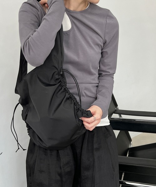 chuclla（チュクラ）の「ダブルコード ギャザーショルダートート cha23s008（ショルダーバッグ・レディース・ブラック・FREE）」の5枚目の写真