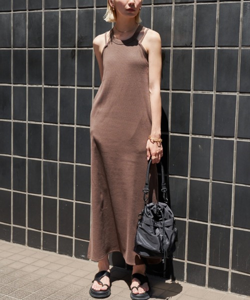 Auntie Rosa Holiday（アンティローザホリデー）の「カップ付きカットリブホルターワンピース（ワンピース・レディース・ブラック/ブラウン/オレンジ・SMALL/MEDIUM）」の16枚目の写真