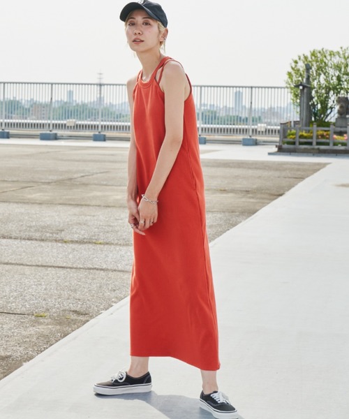 Auntie Rosa Holiday（アンティローザホリデー）の「カップ付きカットリブホルターワンピース（ワンピース・レディース・ブラック/ブラウン/オレンジ・SMALL/MEDIUM）」の12枚目の写真