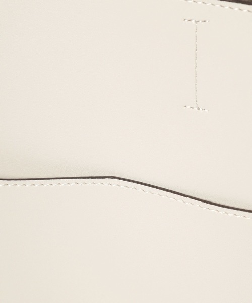 LEPSIM(レプシィム)の「フェイクレザー2WAY A4トートバッグ 960962(トートバッグ・レディース・アイボリー/ブラック・ONE SIZE)」の3枚目の写真
