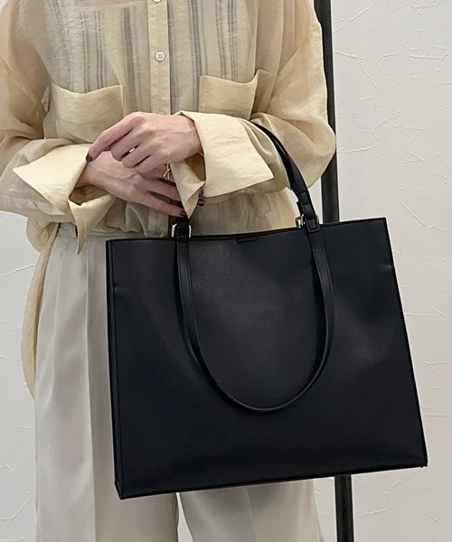 LEPSIM(レプシィム)の「フェイクレザー2WAY A4トートバッグ 960962(トートバッグ・レディース・アイボリー/ブラック・ONE SIZE)」の4枚目の写真