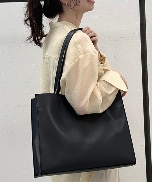 LEPSIM(レプシィム)の「フェイクレザー2WAY A4トートバッグ 960962(トートバッグ・レディース・アイボリー/ブラック・ONE SIZE)」の6枚目の写真